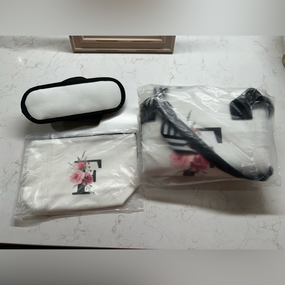 Brand new-F initial Tote with shoulder strap and zipper pouch
